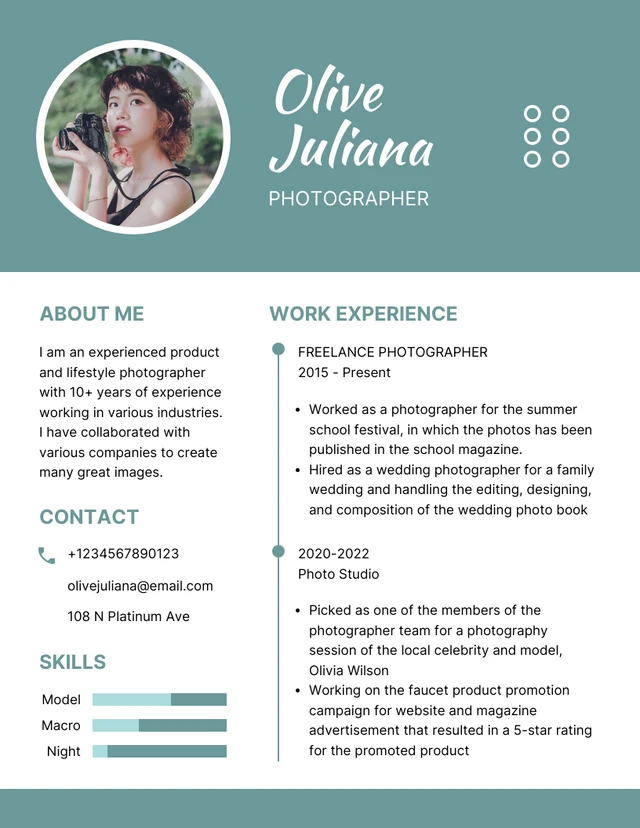 Green And White Clean Minimalist Elegant Photographer Resume Template
